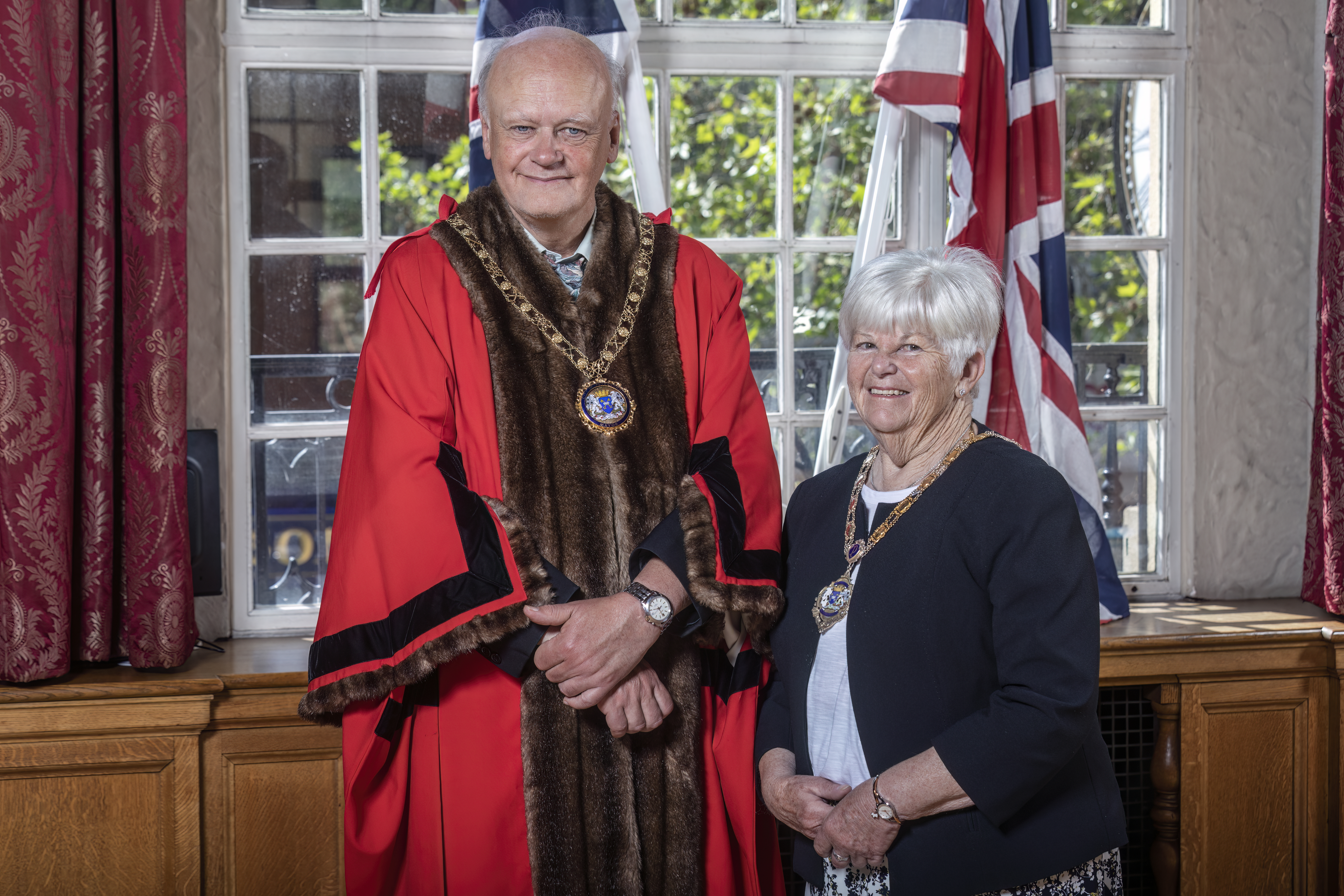 Mayor Cllr Nick Sandford is on the left wearing mayoral robes and chain. Mayoress Alderman Bella Saltmarsh is on the right.
